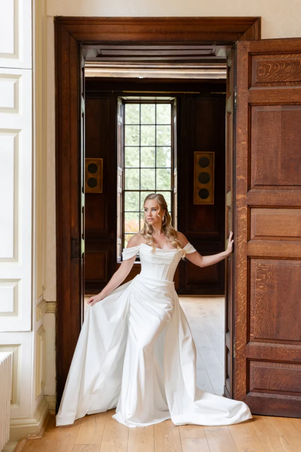 Saskia - Image 10